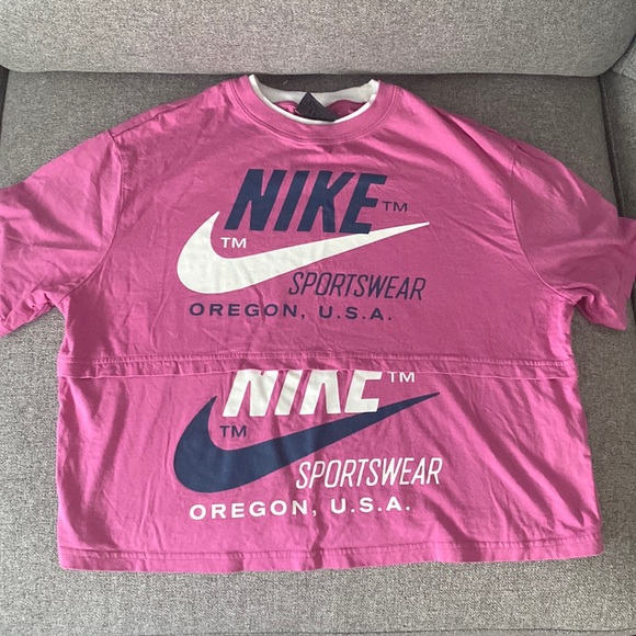 Barely warn super cute crop Nike tee - Picture 1 of 1